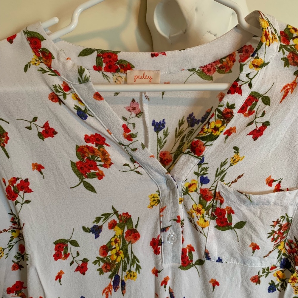 Floral Top - Picture 2 of 2